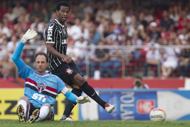Durante a partida entre São Paulo x Corinthians realizada esta tarde no estádio do Morumbi, jogo válido pelas semifinais do Campeonato Paulista de 2013