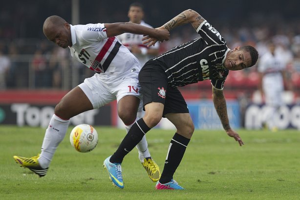 Durante a partida entre São Paulo x Corinthians realizada esta tarde no estádio do Morumbi, jogo válido pelas semifinais do Campeonato Paulista de 2013