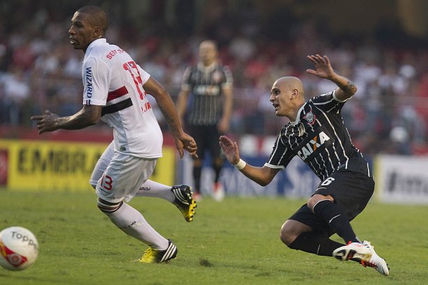 Durante a partida entre São Paulo x Corinthians realizada esta tarde no estádio do Morumbi, jogo válido pelas semifinais do Campeonato Paulista de 2013