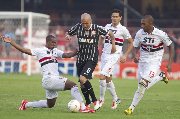 Durante a partida entre São Paulo x Corinthians realizada esta tarde no estádio do Morumbi, jogo válido pelas semifinais do Campeonato Paulista de 2013