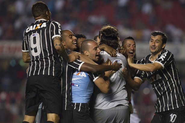 Durante a partida entre São Paulo x Corinthians realizada esta tarde no estádio do Morumbi, jogo válido pelas semifinais do Campeonato Paulista de 2013