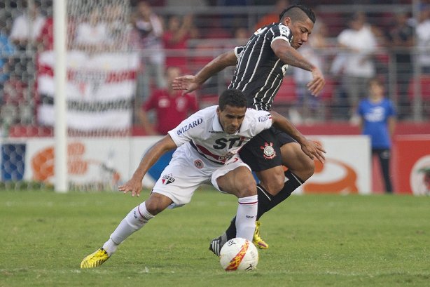 Durante a partida entre São Paulo x Corinthians realizada esta tarde no estádio do Morumbi, jogo válido pelas semifinais do Campeonato Paulista de 2013