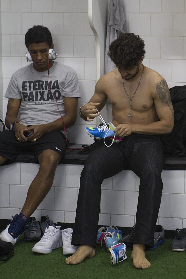 Nos vestiários antes da partida entre São Paulo x Corinthians realizada esta tarde no estádio do Morumbi, jogo válido pelas semifinais do Campeonato Paulista de 2013