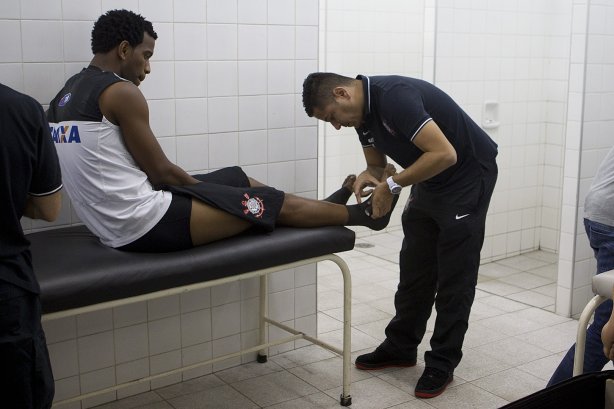 Nos vestiários antes da partida entre São Paulo x Corinthians realizada esta tarde no estádio do Morumbi, jogo válido pelas semifinais do Campeonato Paulista de 2013