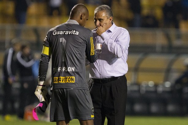 Durante a partida entre Corinthians x Botafogo, realizada esta noite no estádio do Pacaembu, abertura do Campeonato Brasileiro de 2013