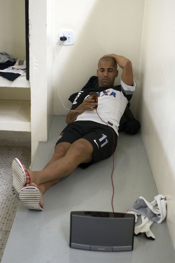 Nos vestiários antes da partida entre Corinthians x Portuguesa, realizada esta noite no estádio do Pacaembu, válida pela 5ª rodada do Campeonato Brasileiro de 2013