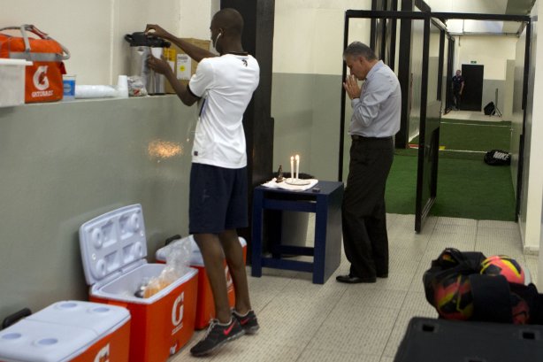 Nos vestiários antes da partida entre Corinthians x Portuguesa, realizada esta noite no estádio do Pacaembu, válida pela 5ª rodada do Campeonato Brasileiro de 2013