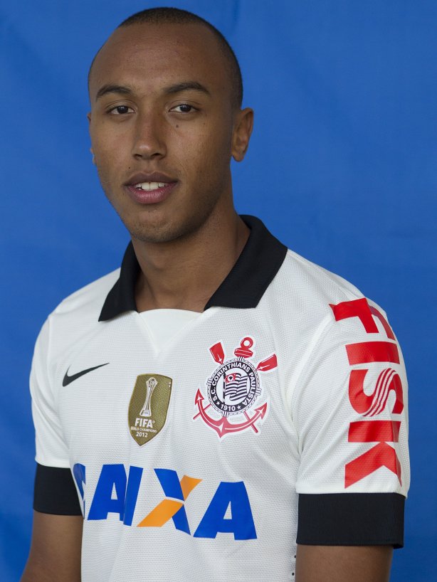 Fotos 3x4 após o treino desta manhã no CT Joaquim Grava, no Parque Ecológico do Tiete. O próximo jogo da equipe será dia 03/07, domingo, no Morumbi, jogo de ida válido pela Recopa 2013
