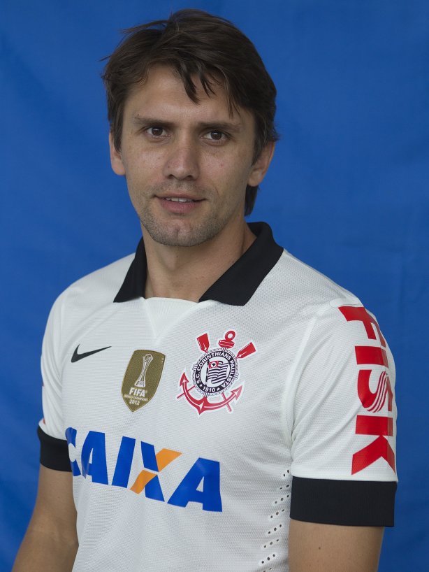 Fotos 3x4 após o treino desta manhã no CT Joaquim Grava, no Parque Ecológico do Tiete. O próximo jogo da equipe será dia 03/07, domingo, no Morumbi, jogo de ida válido pela Recopa 2013