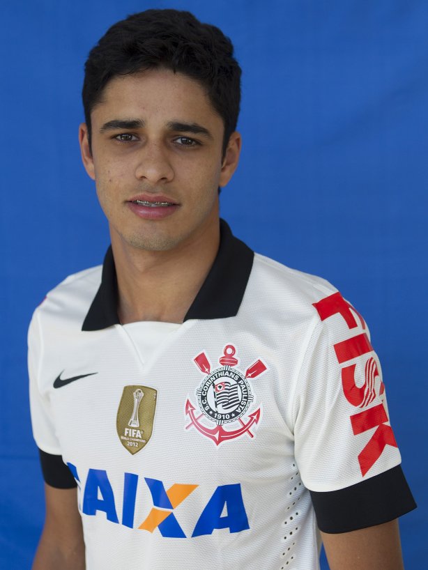 Fotos 3x4 após o treino desta manhã no CT Joaquim Grava, no Parque Ecológico do Tiete. O próximo jogo da equipe será dia 03/07, domingo, no Morumbi, jogo de ida válido pela Recopa 2013