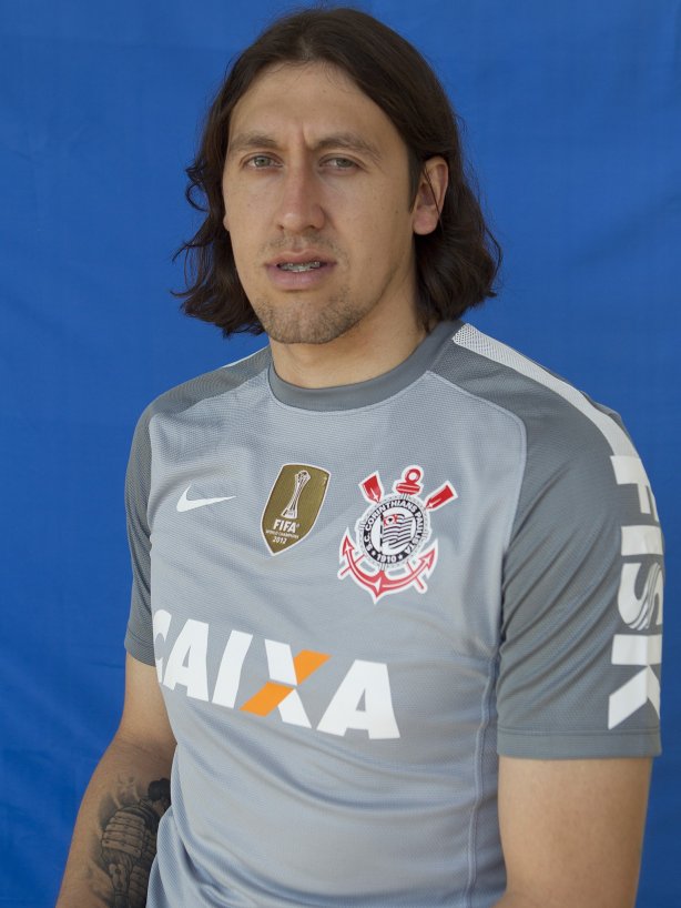 Fotos 3x4 após o treino desta manhã no CT Joaquim Grava, no Parque Ecológico do Tiete. O próximo jogo da equipe será dia 03/07, domingo, no Morumbi, jogo de ida válido pela Recopa 2013