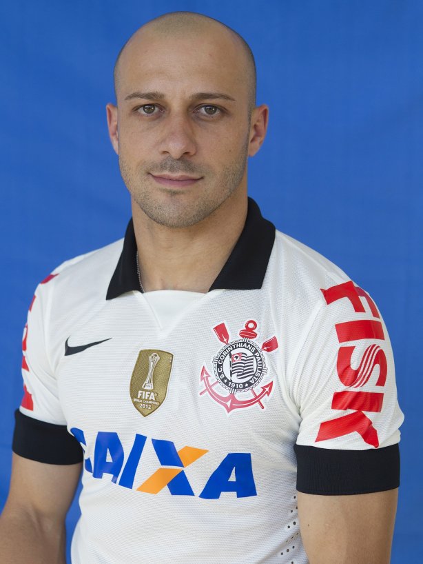 Fotos 3x4 após o treino desta manhã no CT Joaquim Grava, no Parque Ecológico do Tiete. O próximo jogo da equipe será dia 03/07, domingo, no Morumbi, jogo de ida válido pela Recopa 2013