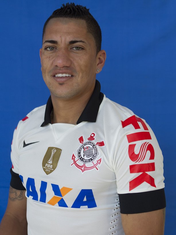 Fotos 3x4 após o treino desta manhã no CT Joaquim Grava, no Parque Ecológico do Tiete. O próximo jogo da equipe será dia 03/07, domingo, no Morumbi, jogo de ida válido pela Recopa 2013