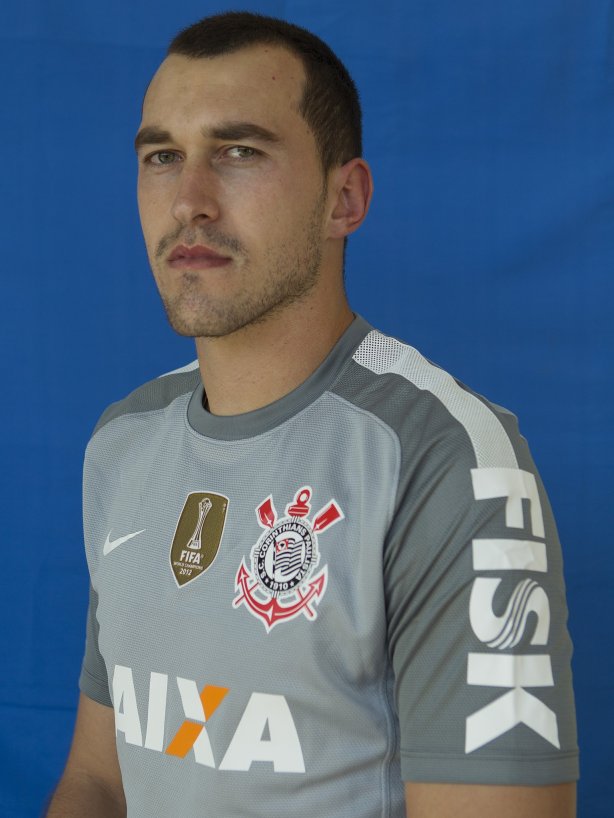 Fotos 3x4 após o treino desta manhã no CT Joaquim Grava, no Parque Ecológico do Tiete. O próximo jogo da equipe será dia 03/07, domingo, no Morumbi, jogo de ida válido pela Recopa 2013