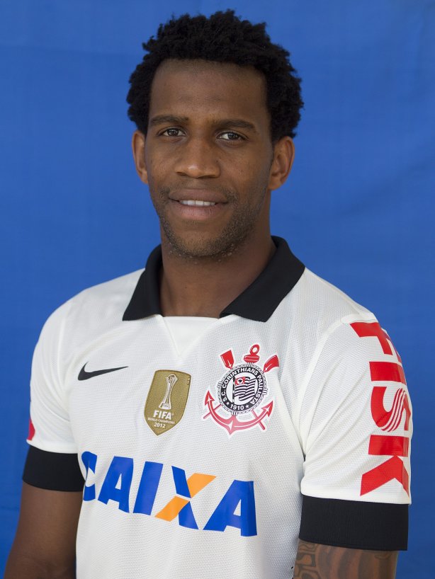 Fotos 3x4 após o treino desta manhã no CT Joaquim Grava, no Parque Ecológico do Tiete. O próximo jogo da equipe será dia 03/07, domingo, no Morumbi, jogo de ida válido pela Recopa 2013