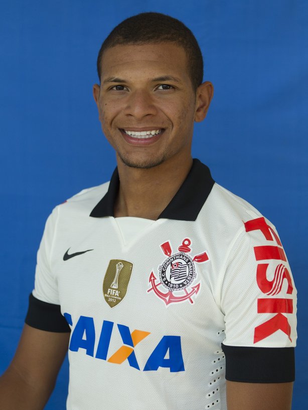 Fotos 3x4 após o treino desta manhã no CT Joaquim Grava, no Parque Ecológico do Tiete. O próximo jogo da equipe será dia 03/07, domingo, no Morumbi, jogo de ida válido pela Recopa 2013