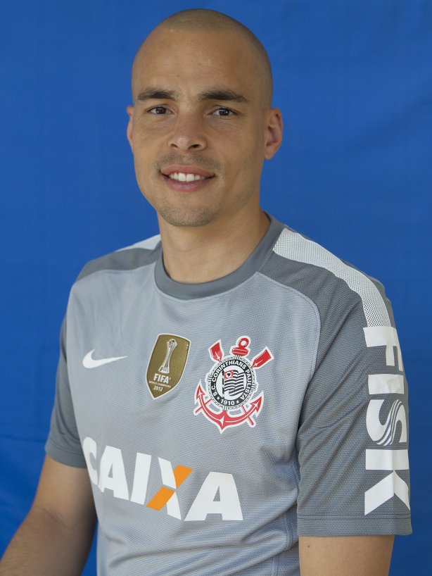 Fotos 3x4 após o treino desta manhã no CT Joaquim Grava, no Parque Ecológico do Tiete. O próximo jogo da equipe será dia 03/07, domingo, no Morumbi, jogo de ida válido pela Recopa 2013