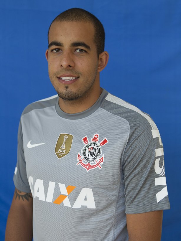 Fotos 3x4 após o treino desta manhã no CT Joaquim Grava, no Parque Ecológico do Tiete. O próximo jogo da equipe será dia 03/07, domingo, no Morumbi, jogo de ida válido pela Recopa 2013