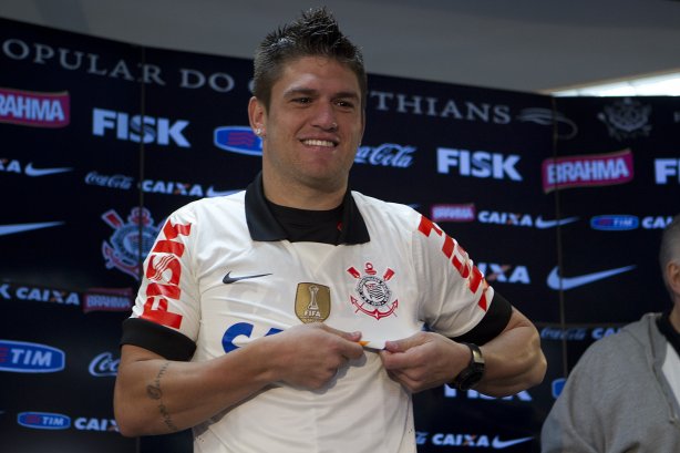 O volante Jocinei foi apresentado pelo Diretor de Futebol, Roberto de Andrade, após o treino desta manhã no CT Joaquim Grava, no Parque Ecológico do Tiete. O próximo jogo da equipe será domingo, dia 14/07, no estádio do Pacaembu, contra o Atlético-MG, 7ª rodada do Campeonato Brasileiro de 2013