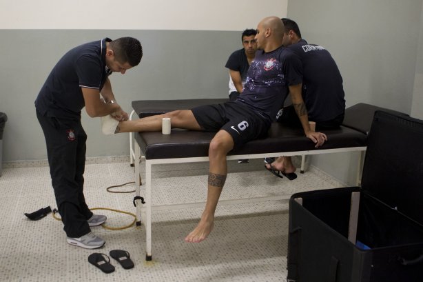 Nos vestiários antes da partida entre Corinthians x Atlético-MG, realizada esta tarde no estádio do Pacaembu, jogo válido pela 7ª rodada do Campeonato Brasileiro 2013