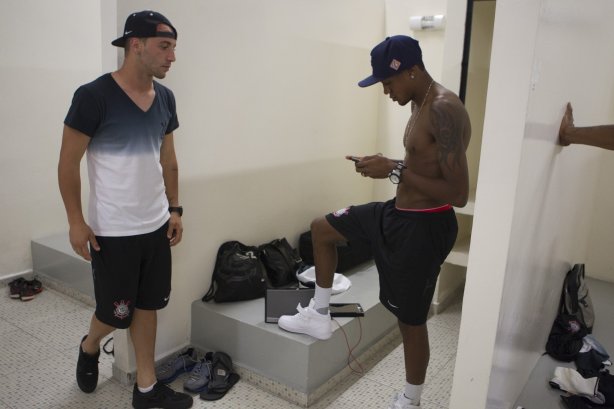 Nos vestiários antes da partida entre Corinthians x Atlético-MG, realizada esta tarde no estádio do Pacaembu, jogo válido pela 7ª rodada do Campeonato Brasileiro 2013