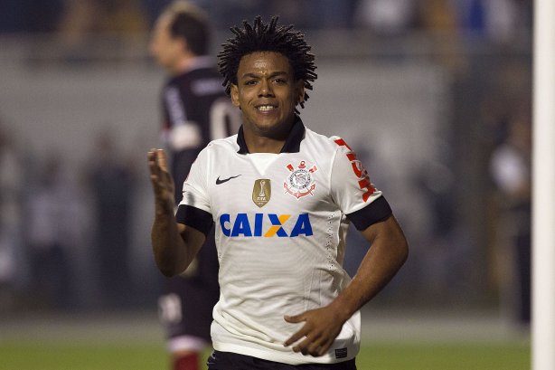 Durante a partida entre Corinthians x São Paulo, realizada esta noite no estádio do Pacaembu, jogo da volta, decisão da Recopa 2013