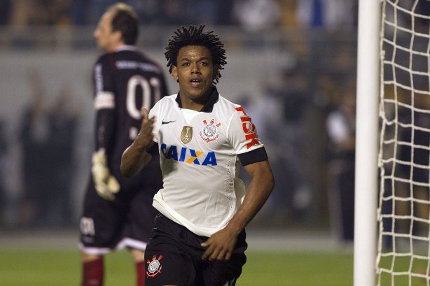 Durante a partida entre Corinthians x São Paulo, realizada esta noite no estádio do Pacaembu, jogo da volta, decisão da Recopa 2013