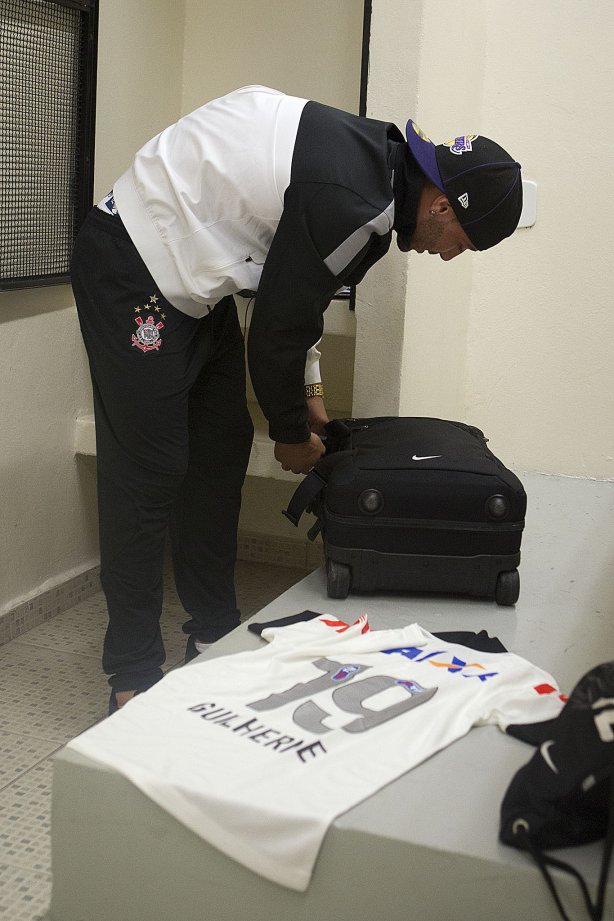 Nos vestiários antes da partida entre Corinthians x São Paulo, realizada esta noite no estádio do Pacaembu, jogo da volta, decisão da Recopa 2013