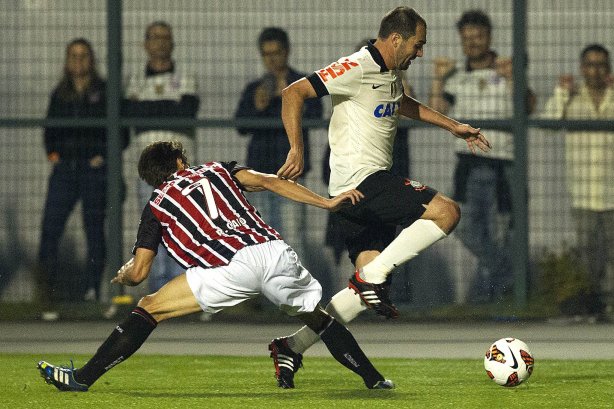 Durante a partida entre Corinthians x São Paulo, realizada esta noite no estádio do Pacaembu, jogo da volta, decisão da Recopa 2013