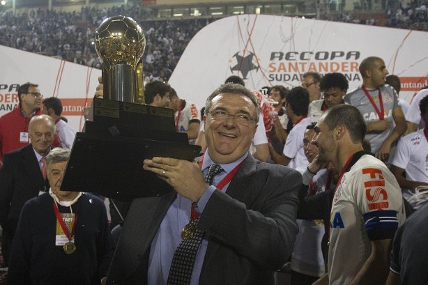 Durante a partida entre Corinthians x São Paulo, realizada esta noite no estádio do Pacaembu, jogo da volta, decisão da Recopa 2013