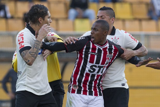 Durante a partida entre Corinthians x São Paulo, realizada esta tarde no estádio do Pacaembu, válida pela 9ª rodada do Campeonato Brasileiro de 2013