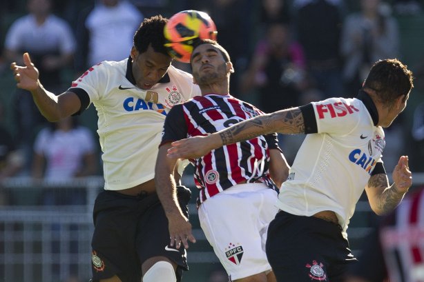 Durante a partida entre Corinthians x São Paulo, realizada esta tarde no estádio do Pacaembu, válida pela 9ª rodada do Campeonato Brasileiro de 2013