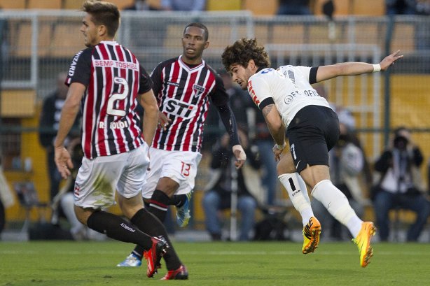 Durante a partida entre Corinthians x São Paulo, realizada esta tarde no estádio do Pacaembu, válida pela 9ª rodada do Campeonato Brasileiro de 2013