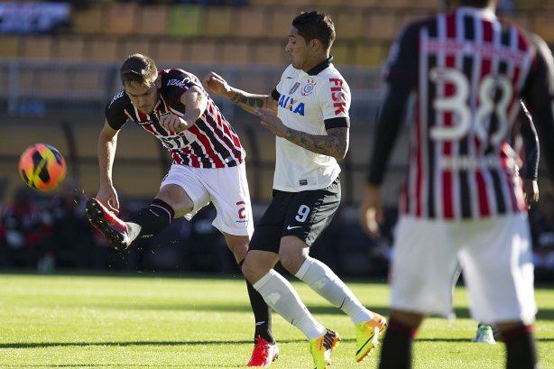 Durante a partida entre Corinthians x São Paulo, realizada esta tarde no estádio do Pacaembu, válida pela 9ª rodada do Campeonato Brasileiro de 2013