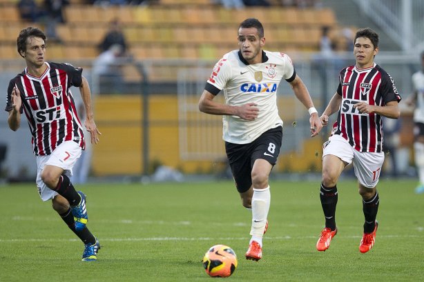 Durante a partida entre Corinthians x São Paulo, realizada esta tarde no estádio do Pacaembu, válida pela 9ª rodada do Campeonato Brasileiro de 2013