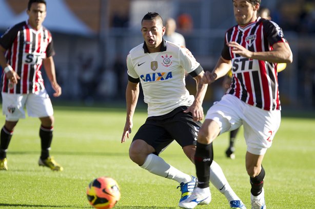 Durante a partida entre Corinthians x São Paulo, realizada esta tarde no estádio do Pacaembu, válida pela 9ª rodada do Campeonato Brasileiro de 2013
