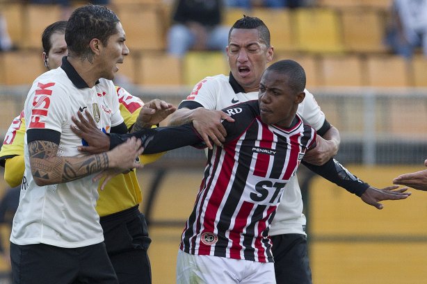 Durante a partida entre Corinthians x São Paulo, realizada esta tarde no estádio do Pacaembu, válida pela 9ª rodada do Campeonato Brasileiro de 2013