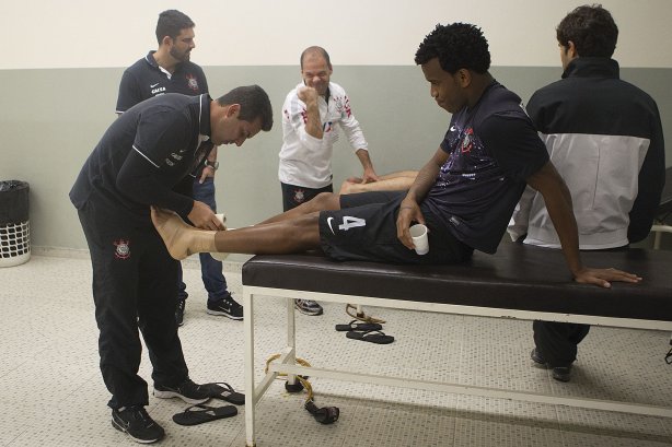 Nos vestiários antes da partida entre Corinthians x São Paulo, realizada esta tarde no estádio do Pacaembu, válida pela 9ª rodada do Campeonato Brasileiro de 2013