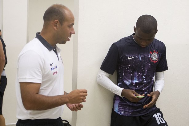 Nos vestiários antes da partida entre Corinthians x Grêmio, realizada esta noite no estádio do Pacaembu, válida pela 10ª rodada do Campeonato Brasileiro de 2013