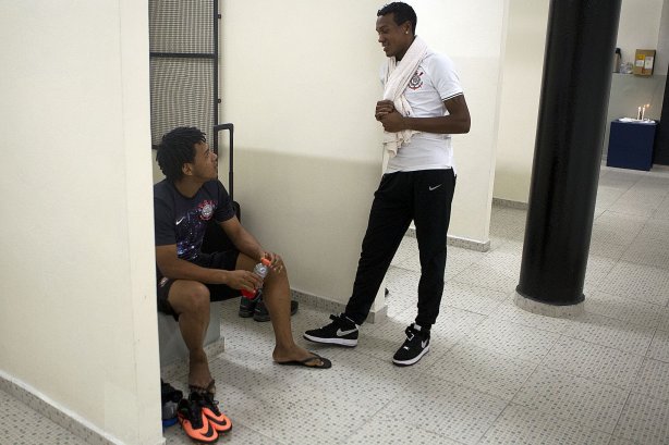 Nos vestiários antes da partida entre Corinthians x Grêmio, realizada esta noite no estádio do Pacaembu, válida pela 10ª rodada do Campeonato Brasileiro de 2013
