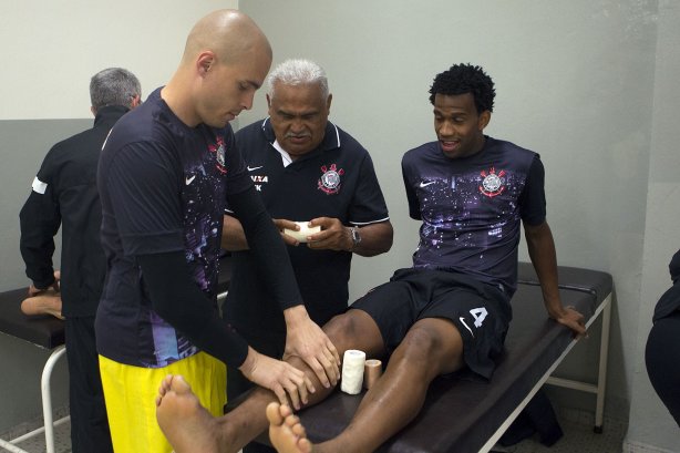 Nos vestiários antes da partida entre Corinthians x Grêmio, realizada esta noite no estádio do Pacaembu, válida pela 10ª rodada do Campeonato Brasileiro de 2013