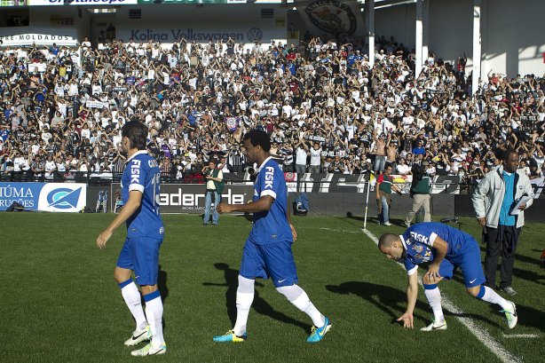 Durante a partida entre Criciuma/SC x Corinthians, realizada esta tarde no estádio Heriberto Hulse, válida pela 11ª rodada do Campeonato Brasileiro de 2013