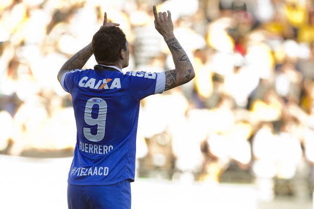 Durante a partida entre Criciuma/SC x Corinthians, realizada esta tarde no estádio Heriberto Hulse, válida pela 11ª rodada do Campeonato Brasileiro de 2013