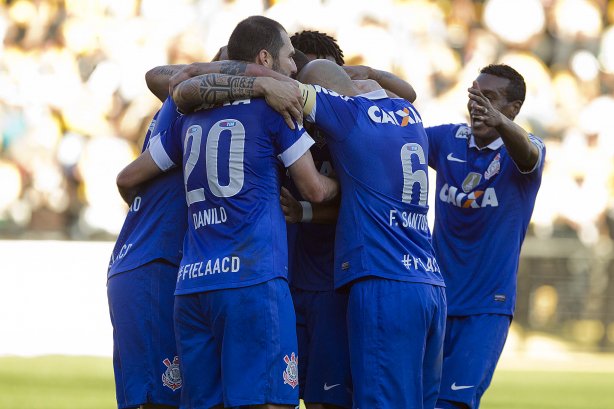 Durante a partida entre Criciuma/SC x Corinthians, realizada esta tarde no estádio Heriberto Hulse, válida pela 11ª rodada do Campeonato Brasileiro de 2013