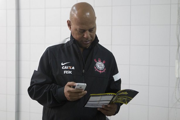 Nos vestiários antes da partida entre Criciuma/SC x Corinthians, realizada esta tarde no estádio Heriberto Hulse, válida pela 11ª rodada do Campeonato Brasileiro de 2013