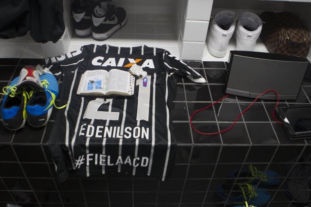 Durante a partida entre Santos x Corinthians, realizada esta noite no estádio da Vila Belmiro, válida pela 12ª rodada do Campeonato Brasileiro de 2013