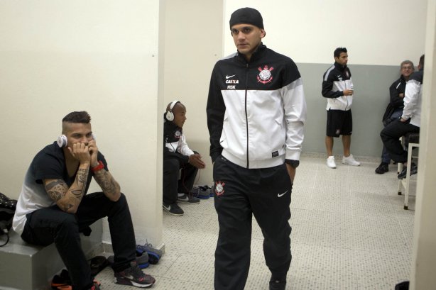 Nos vestiários antes da partida entre Corinthians x Luverdense Esporte Clube/MT, realizada esta noite no estádio do Pacaembu, válida pelas oitavas de final, jogo da volta da Copa do Brasil 2013