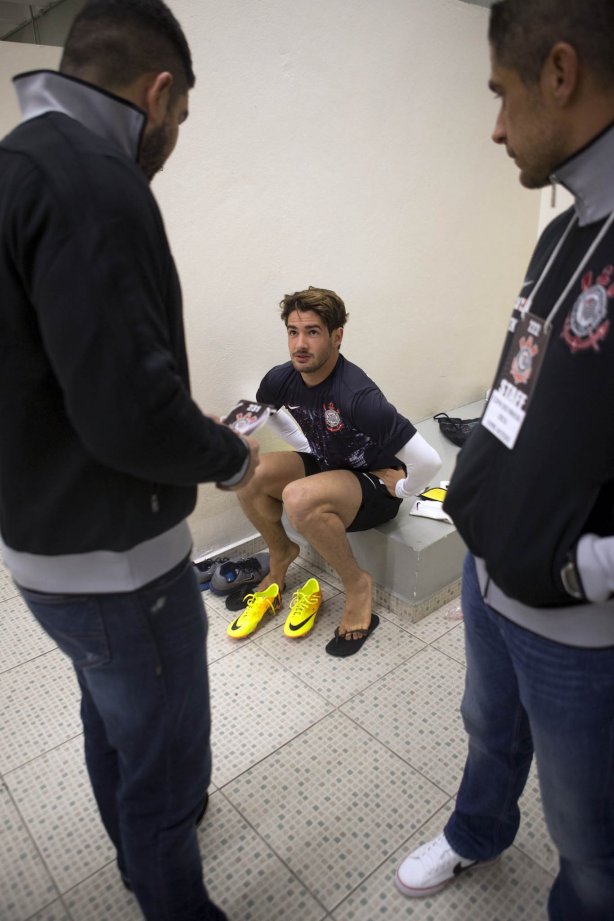 Nos vestiários antes da partida entre Corinthians x Luverdense Esporte Clube/MT, realizada esta noite no estádio do Pacaembu, válida pelas oitavas de final, jogo da volta da Copa do Brasil 2013