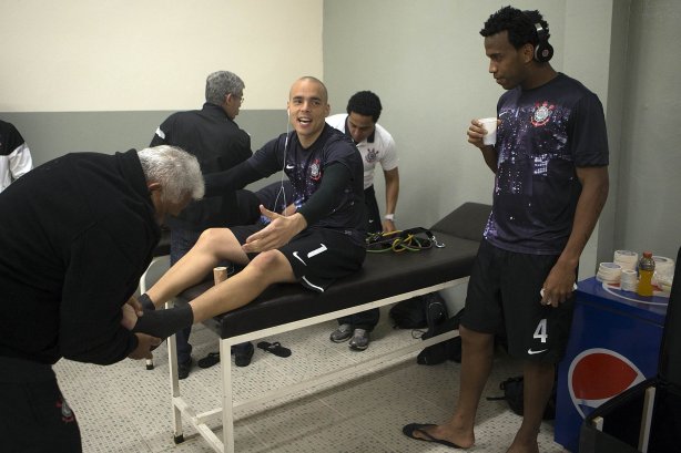 Nos vestiários antes da partida entre Corinthians x Luverdense Esporte Clube/MT, realizada esta noite no estádio do Pacaembu, válida pelas oitavas de final, jogo da volta da Copa do Brasil 2013