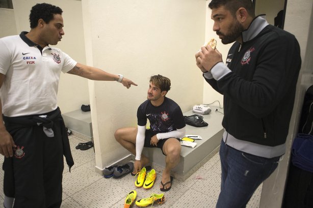 Nos vestiários antes da partida entre Corinthians x Luverdense Esporte Clube/MT, realizada esta noite no estádio do Pacaembu, válida pelas oitavas de final, jogo da volta da Copa do Brasil 2013